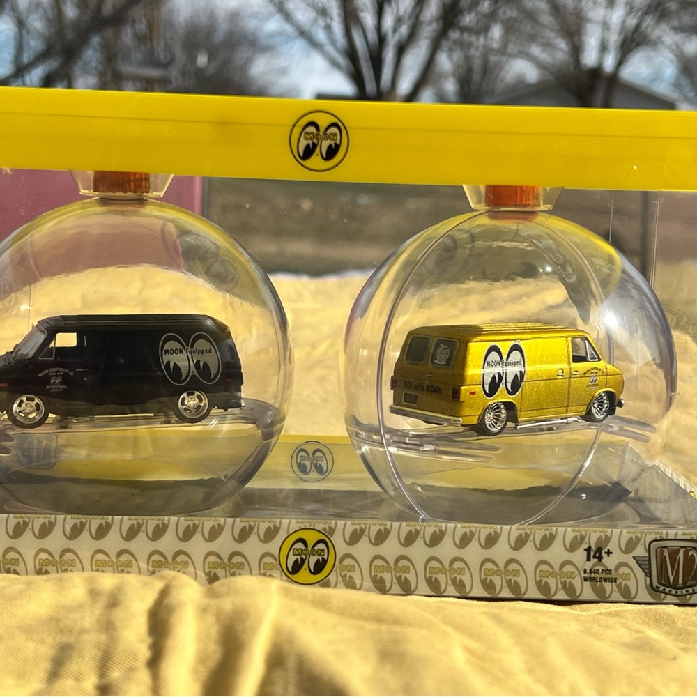 M2 Machines 1:64 2024 Christmas Ornament 1971 Chevrolet G10 Vans Moon Eyes